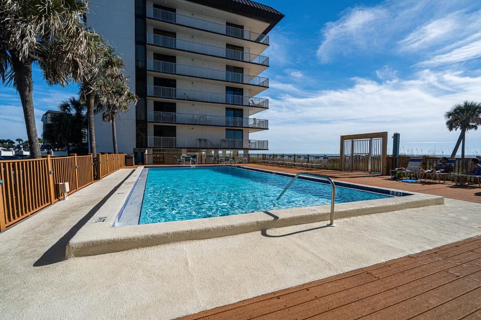 Edgewater Oasis Gorgeous Resort Condo on Beach House in Panama City Beach