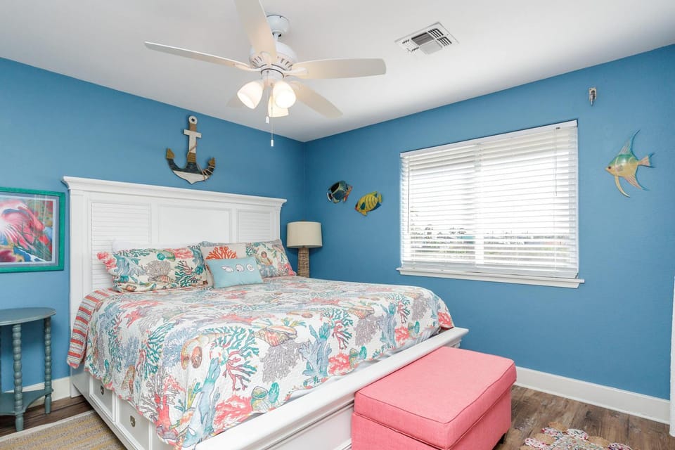 The Oasis - Pet Friendly Optional Golf Cart House in Port Aransas