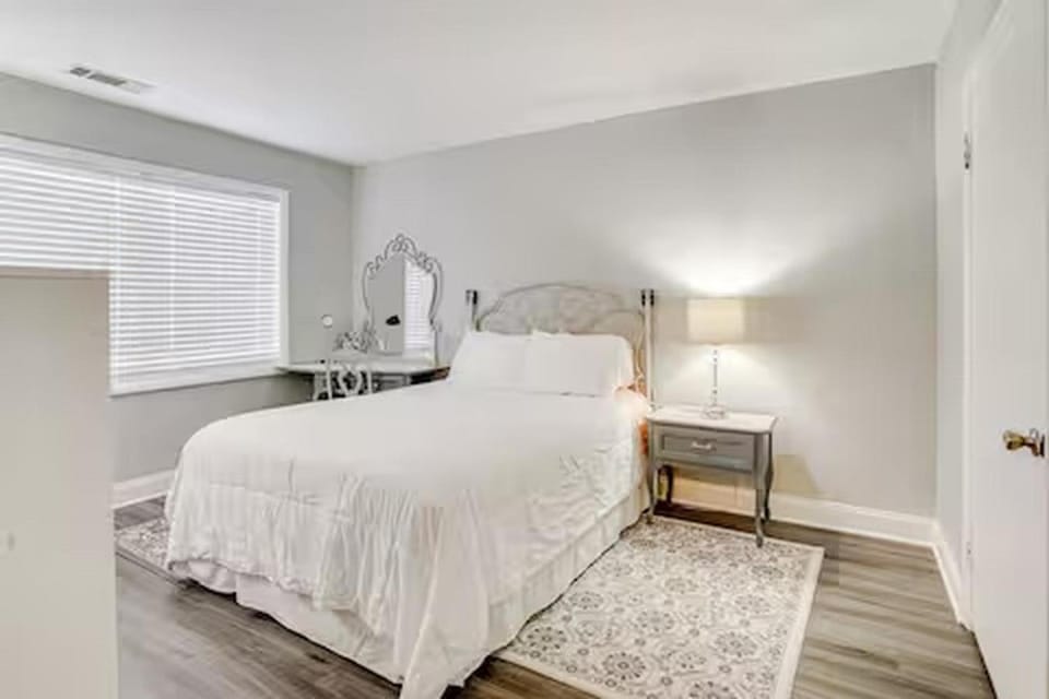 Family 2BR Near Old Town & MGM Apartment in Belle Haven