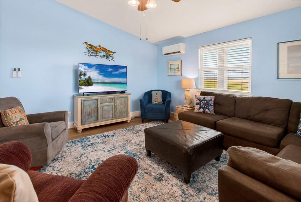 Spacious & Pet Friendly - Game Room Sleeps 10 House in Port Aransas