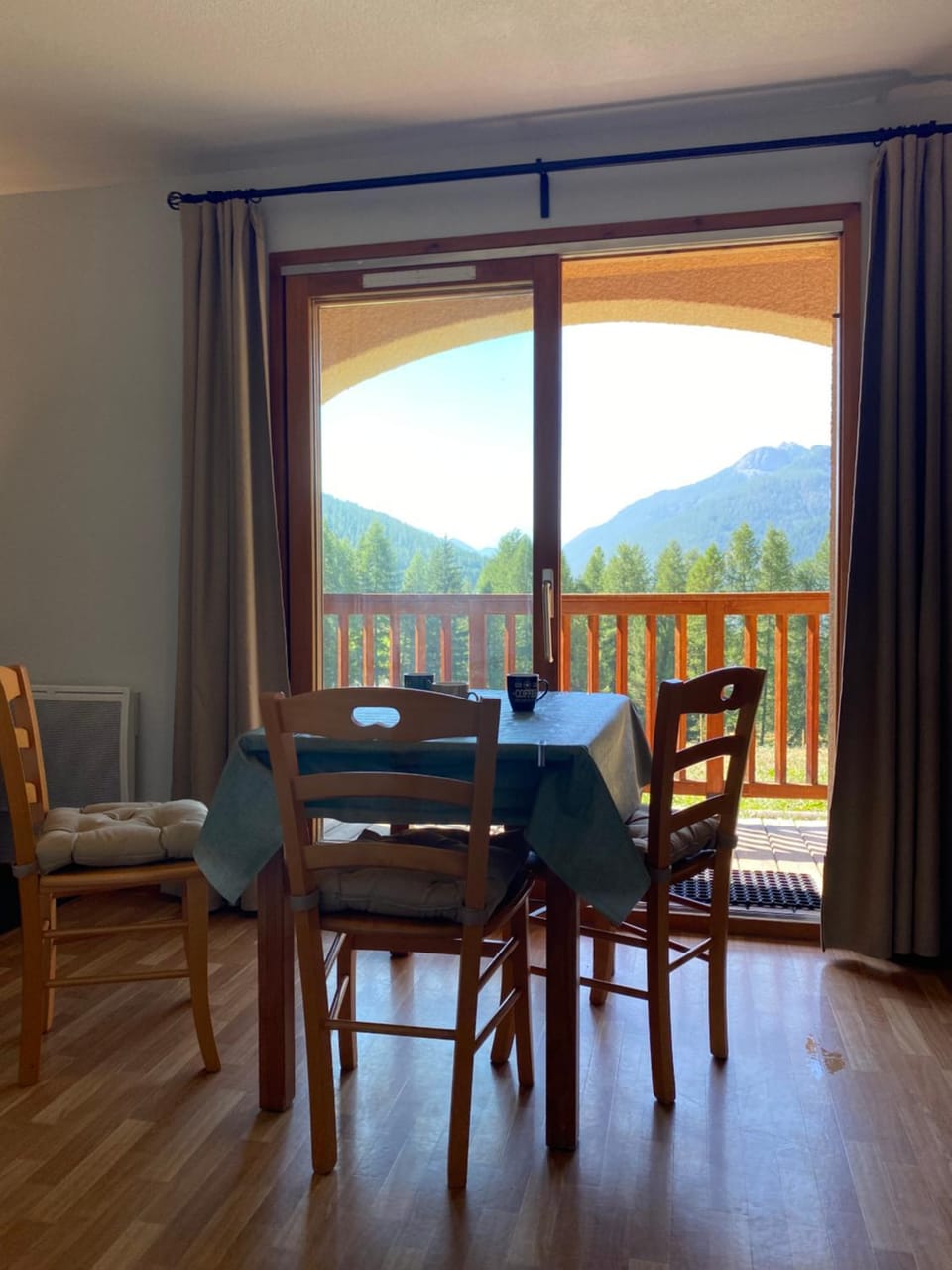 View (from property/room), Balcony/Terrace, Dining area, Mountain view