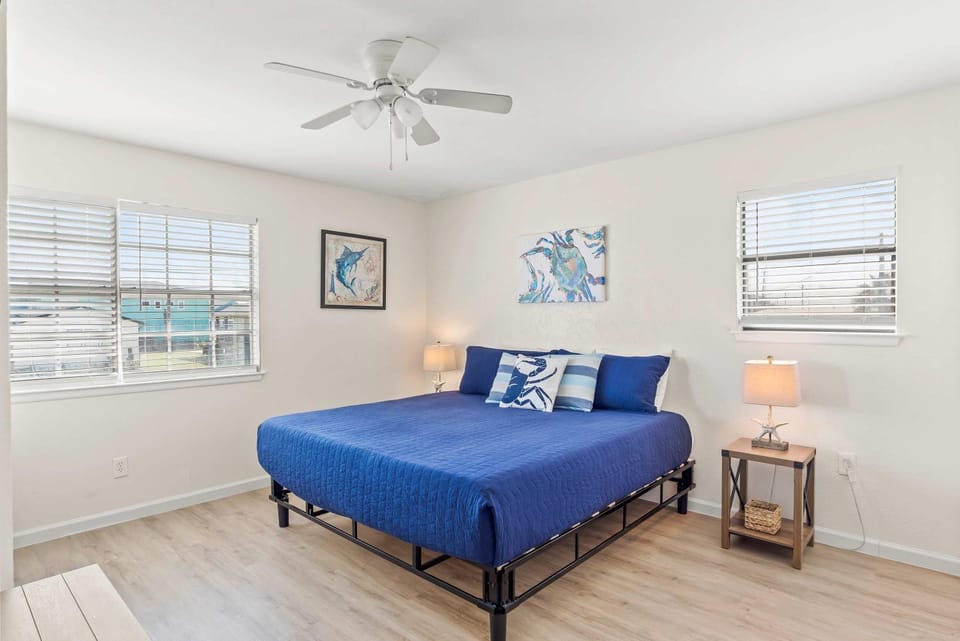 Tranquil Turquoise - Pet Friendly House in Port Aransas