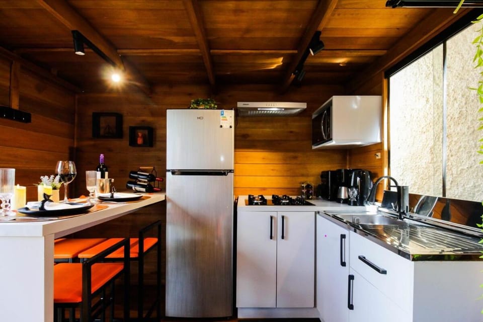Coffee/tea facilities, Kitchen or kitchenette, minibar, stove