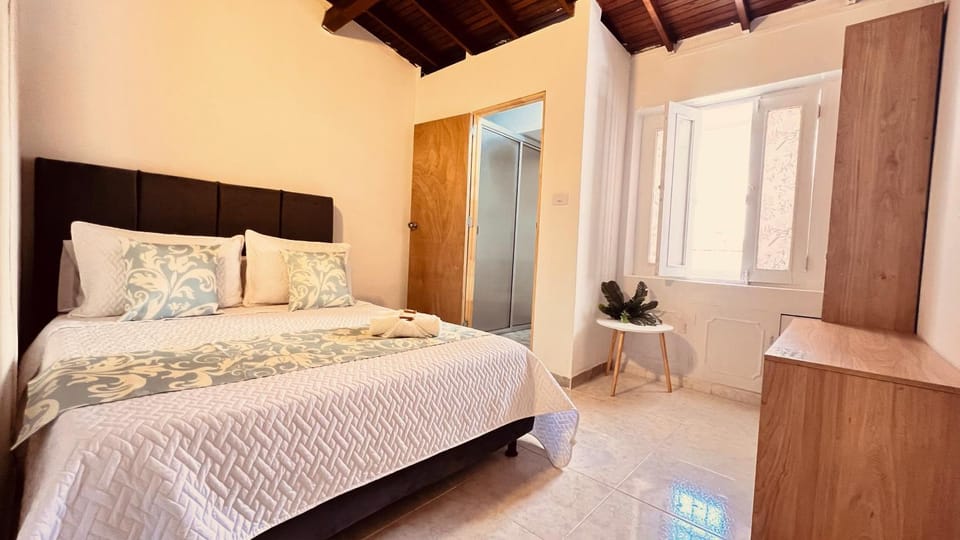Shower, Bathroom, Bedroom