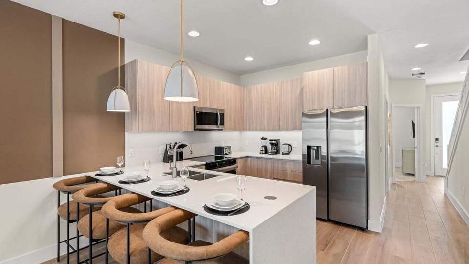 Upstay Pristine 3BR Home with Private Pool & BBQ House in Four Corners