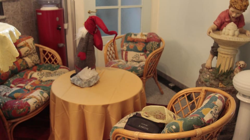 Decorative detail, Seating area