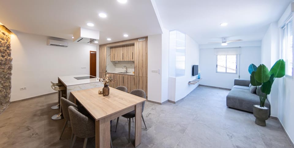 TV and multimedia, Kitchen or kitchenette, Living room, Seating area, Dining area, air conditioner