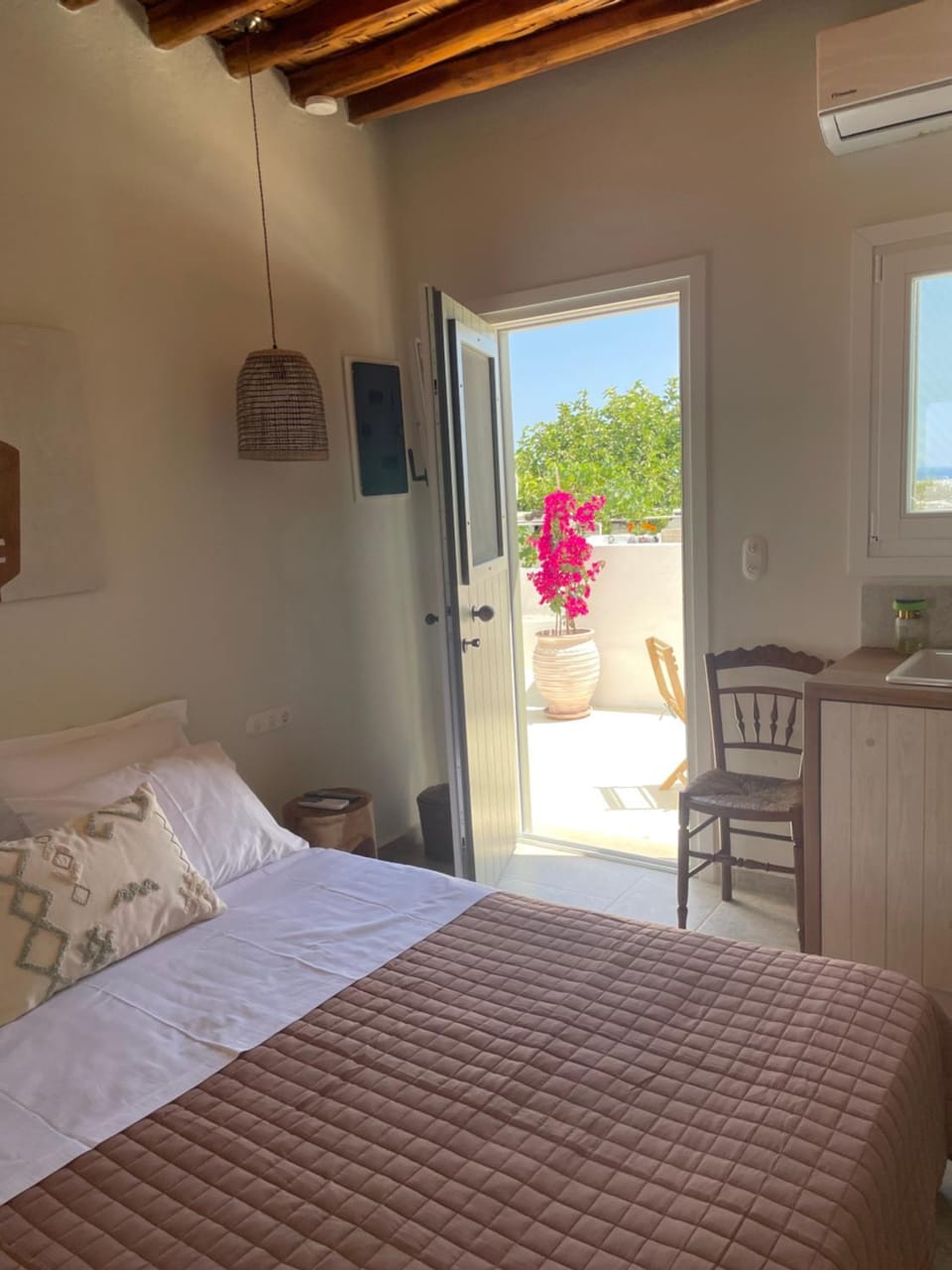 Bed, View (from property/room), Photo of the whole room, Bedroom