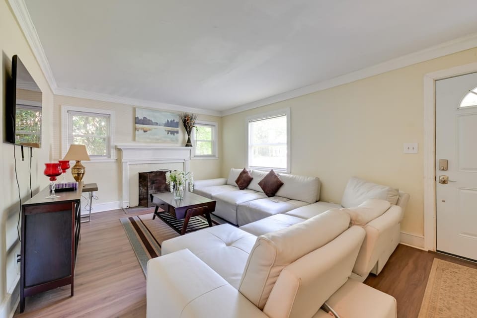 5 Mi to Uptown: Charlotte Hideaway w/ Yard House in Charlotte