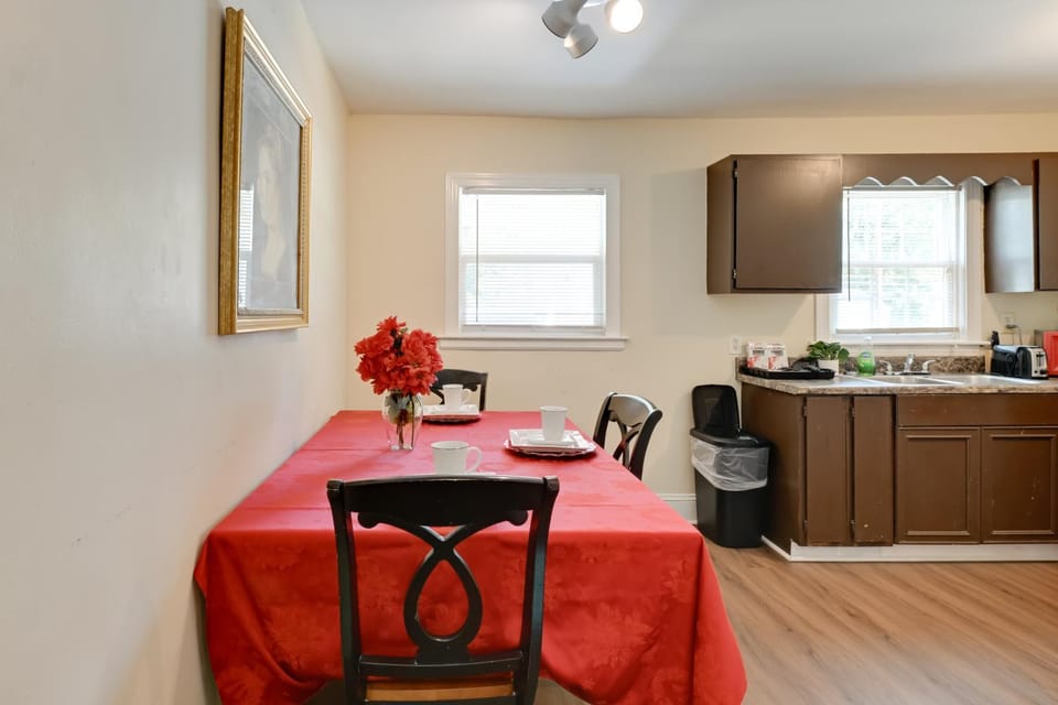 5 Mi to Uptown: Charlotte Hideaway w/ Yard House in Charlotte