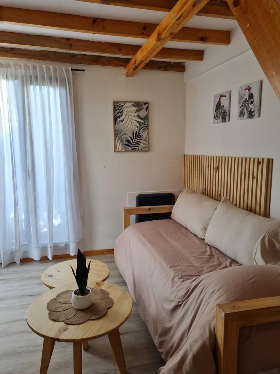 Bed, Living room