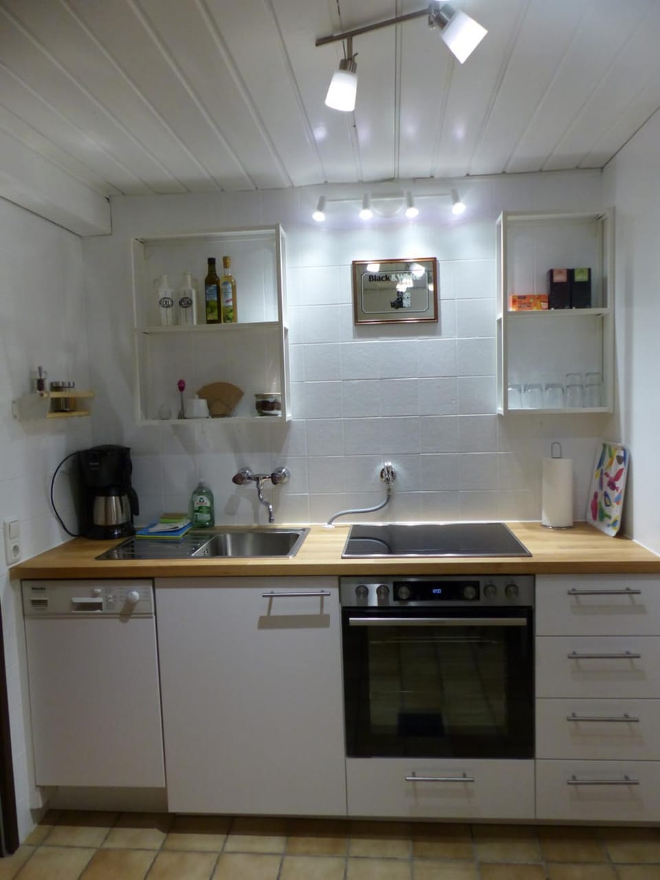 Kitchen or kitchenette, dishwasher