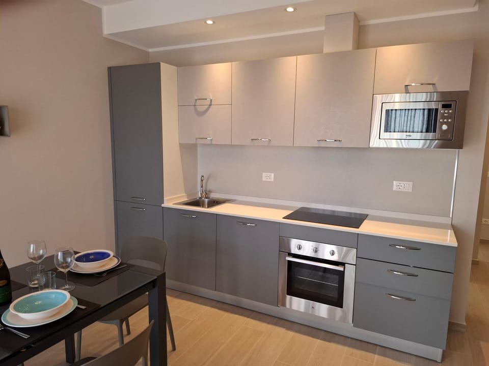 Kitchen or kitchenette, Dining area, dishwasher, oven, stove