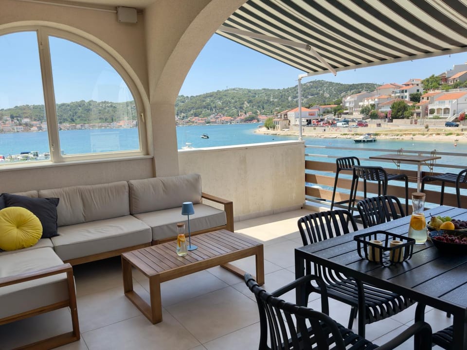 View (from property/room), Balcony/Terrace, Seating area, Sea view