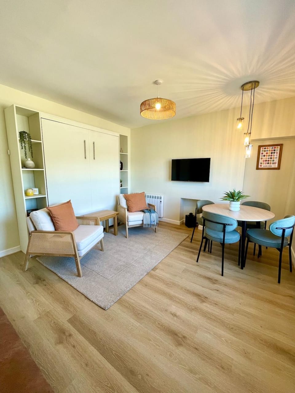 TV and multimedia, Living room, Dining area