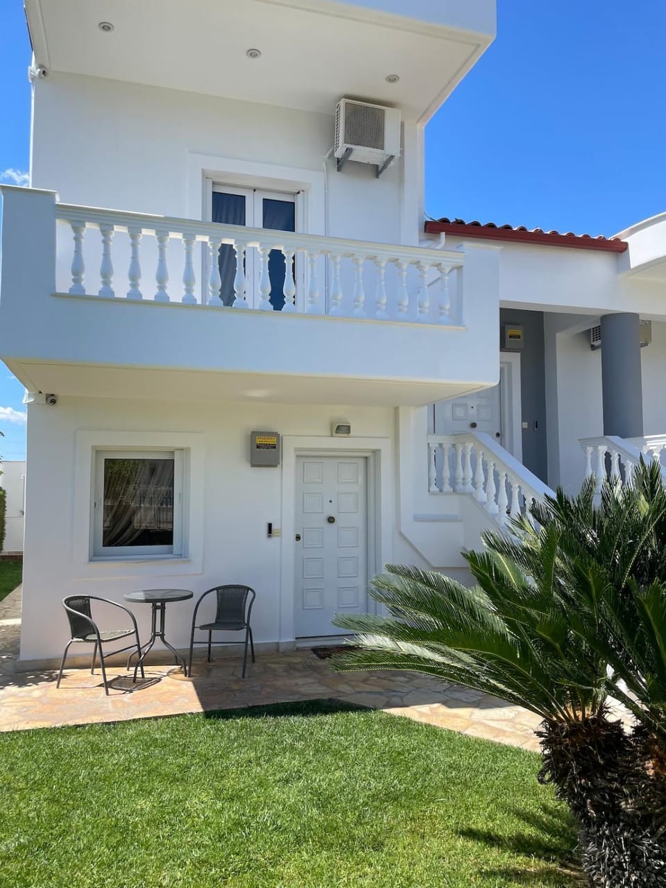 Property building, Patio, Garden, Balcony/Terrace, Garden view