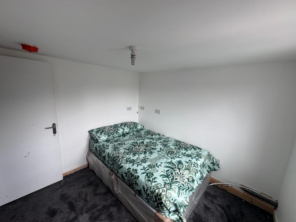 M12 Levenshulme luxury Guesthouse Newly Renovated Bed and Breakfast in Manchester