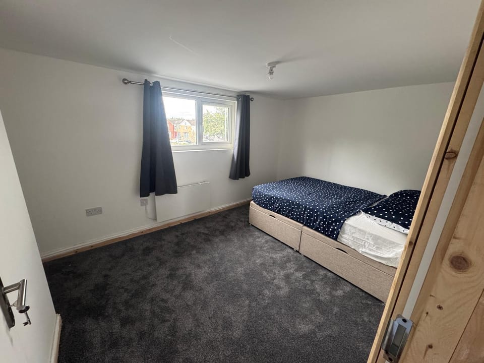 M12 Levenshulme luxury Guesthouse Newly Renovated Bed and Breakfast in Manchester