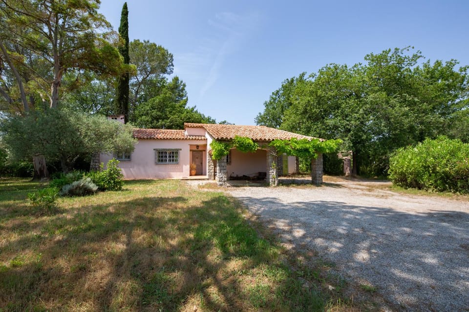 Property building, Day, Natural landscape, Garden, Garden, Garden view