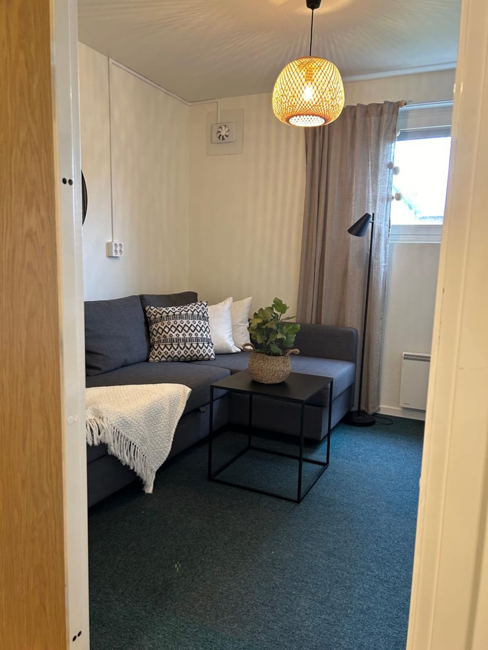 Bed, Seating area