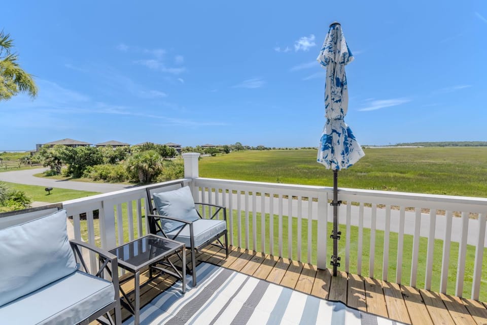Relax in Coastal Comfort - 2BR Harbor Island Retreat House in South Carolina