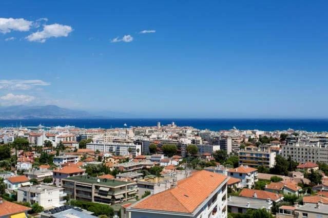 Luxury Vintage Rooftop Appartment Apartment in Antibes