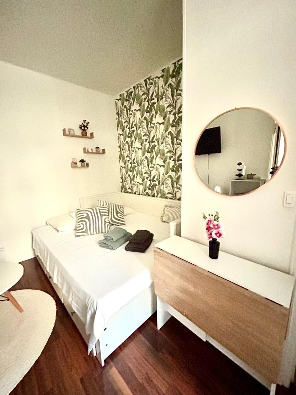 Nice studio with a terrace Apartment in Levallois-Perret