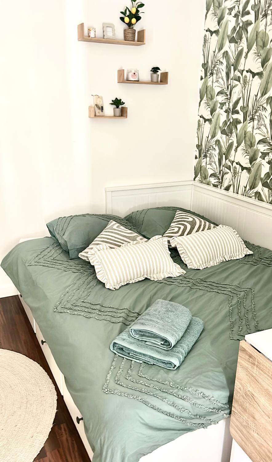 Nice studio with a terrace Apartment in Levallois-Perret