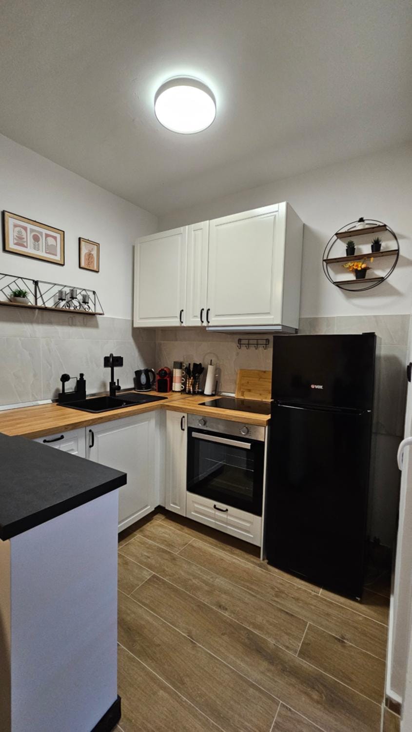Kitchen or kitchenette, oven