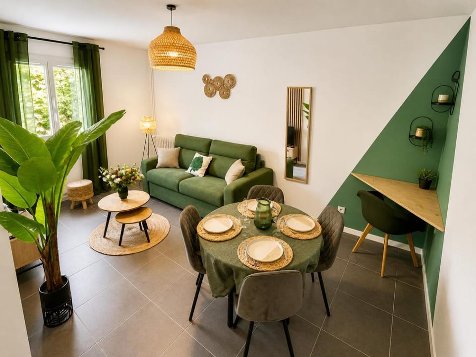 Living room, Seating area, Dining area