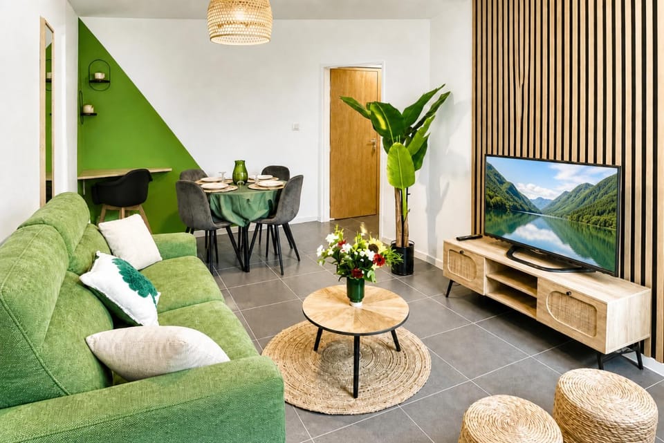 Communal lounge/ TV room, TV and multimedia, Living room, Seating area