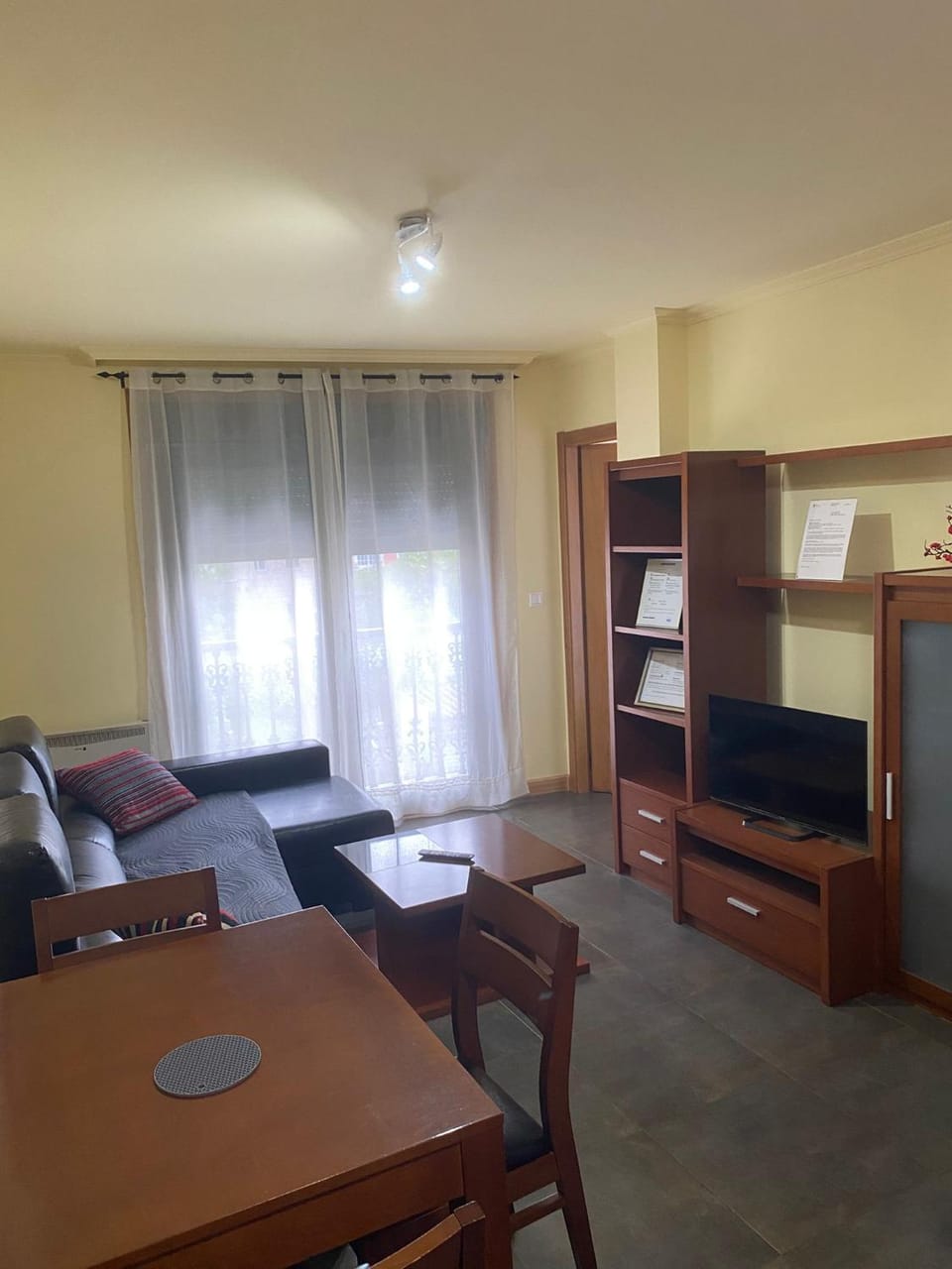 TV and multimedia, Living room, Seating area, Dining area