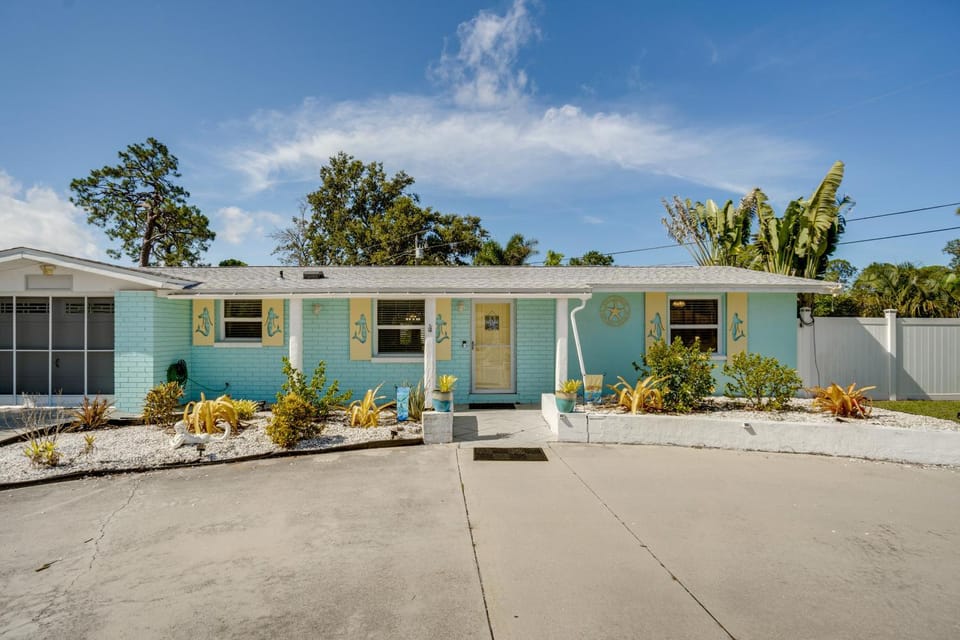 2 Mi to Manasota Key Beach: Home w/ Yard House in Englewood