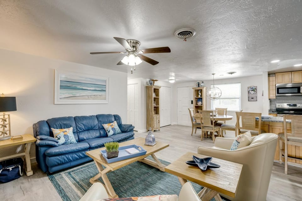 2 Mi to Manasota Key Beach: Home w/ Yard House in Englewood