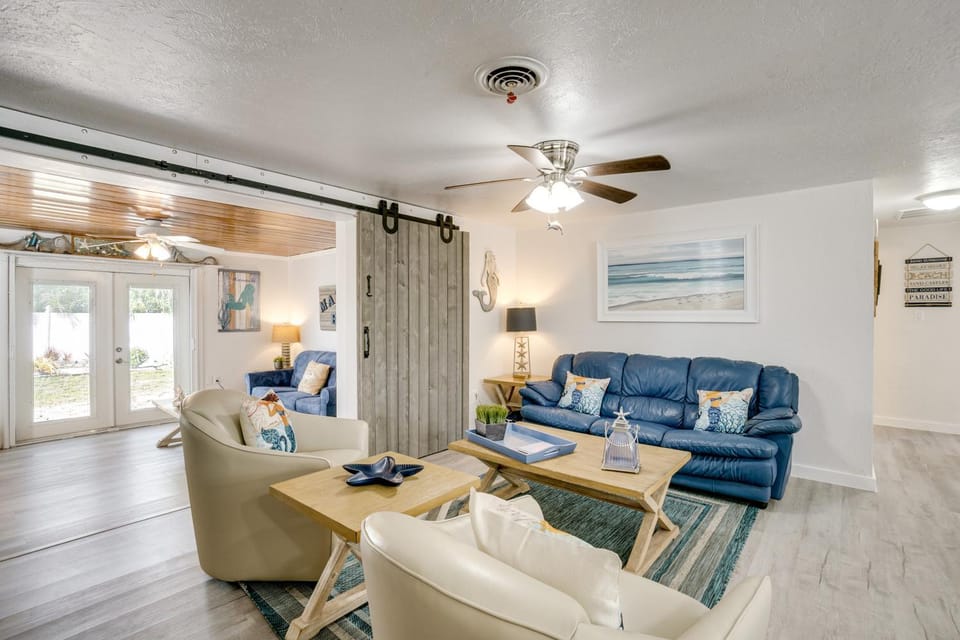 2 Mi to Manasota Key Beach: Home w/ Yard House in Englewood