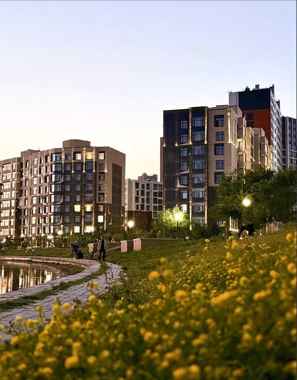 Property building, Neighbourhood, City view, Street view, Location