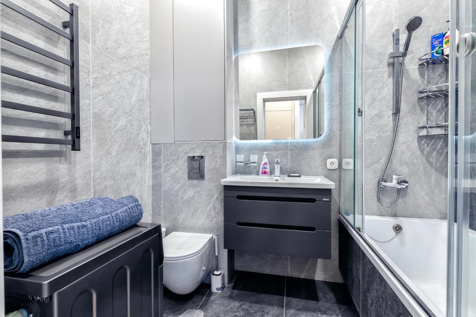 Shower, Toilet, Bathroom, Bath, towels