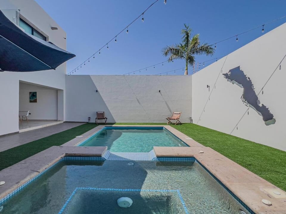 Hot Tub, Swimming pool