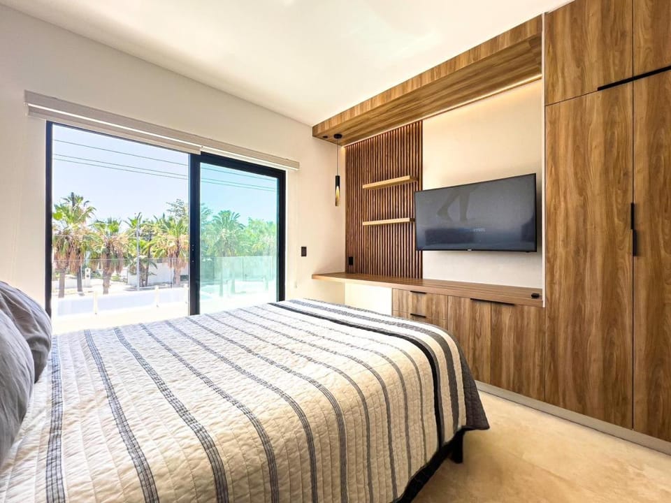 Bed, TV and multimedia, Balcony/Terrace, wardrobe, air conditioner
