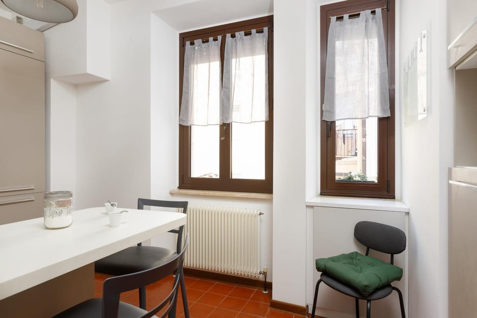 Kitchen or kitchenette, Living room, Seating area, Dining area, hair dresser, internet