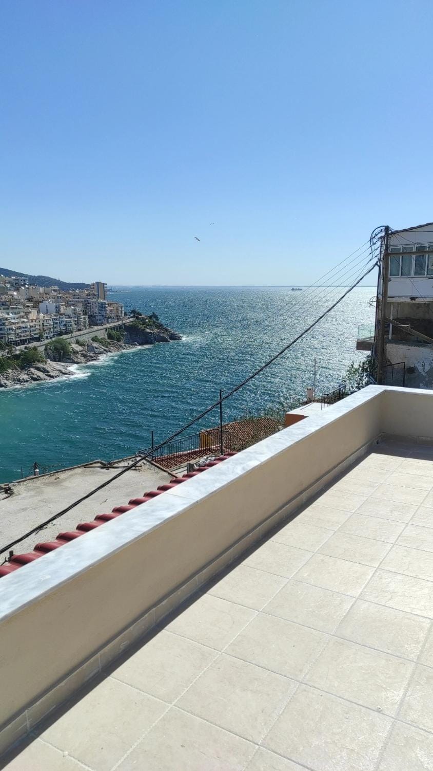 Castle Hill Apartment Rooftop Apartment in Kavala