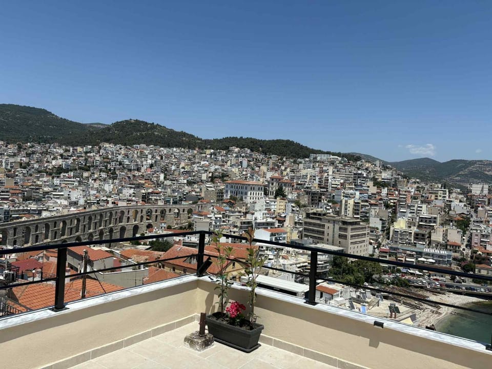 View (from property/room), Balcony/Terrace, City view, Mountain view