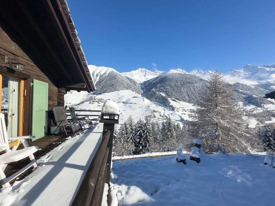 Property building, Patio, Day, Natural landscape, Winter, Mountain view