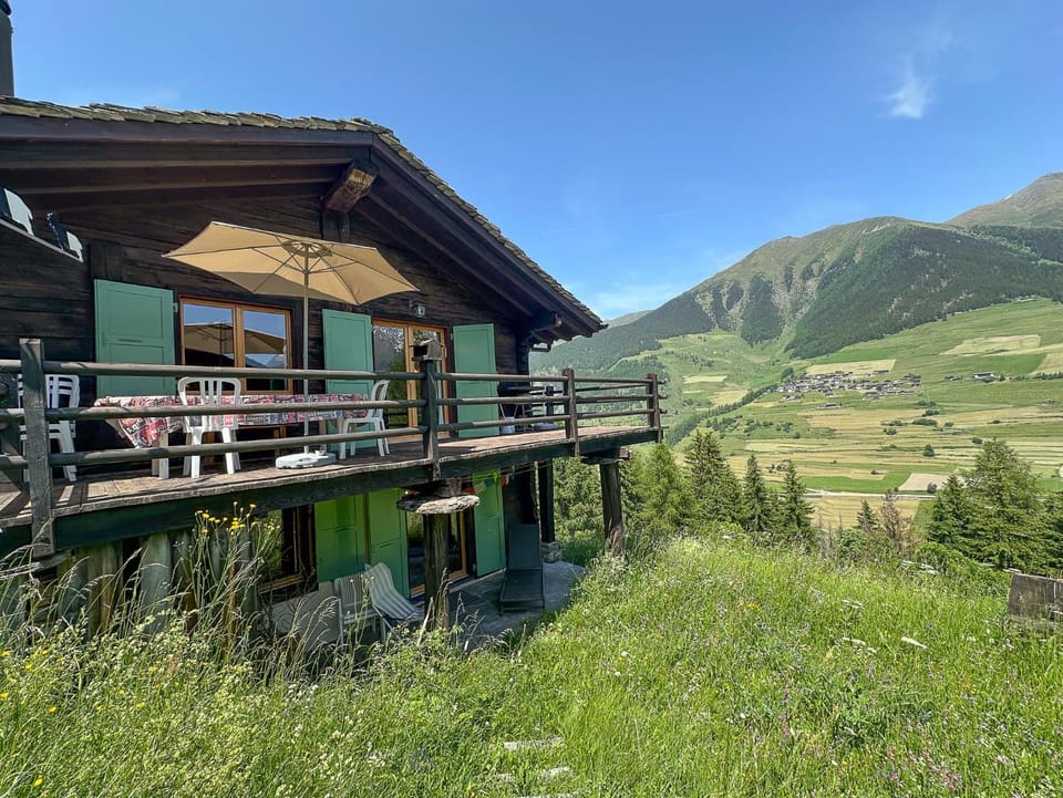 Property building, Patio, Natural landscape, Balcony/Terrace, Mountain view