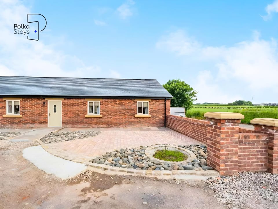 Property building, Day, Landmark view