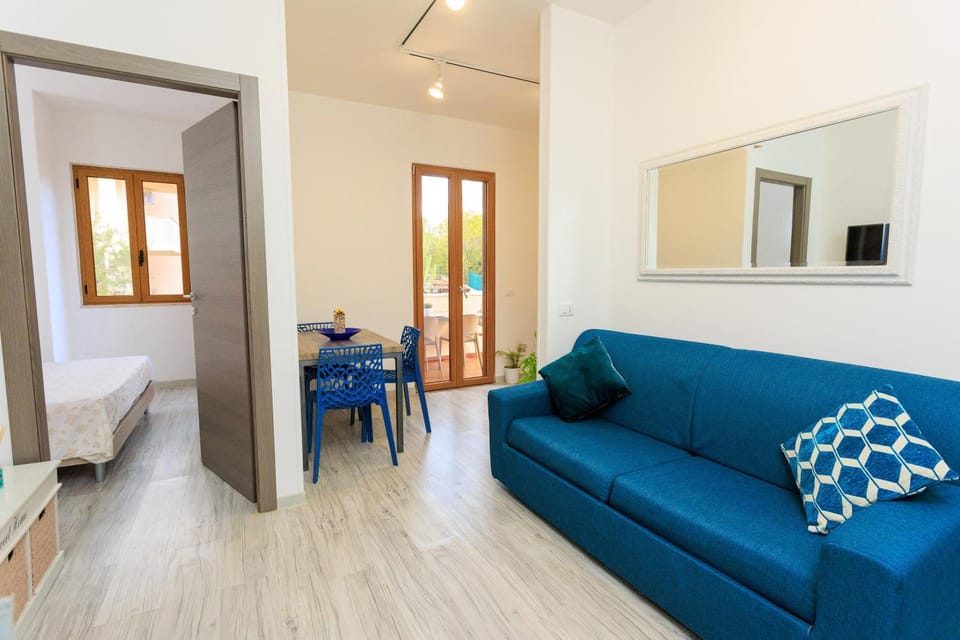 Bed, TV and multimedia, Living room, Photo of the whole room, Seating area, Dining area