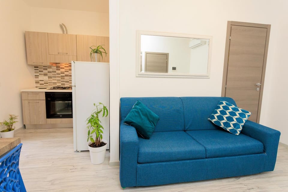 Kitchen or kitchenette, Living room, Seating area