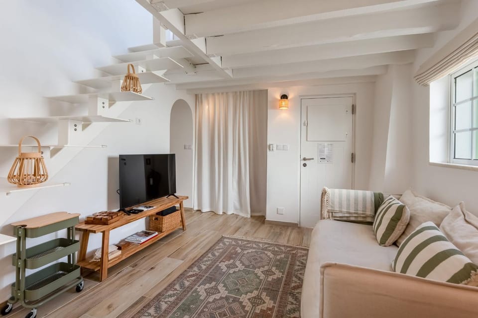 Communal lounge/ TV room, Living room, Seating area, Evening entertainment