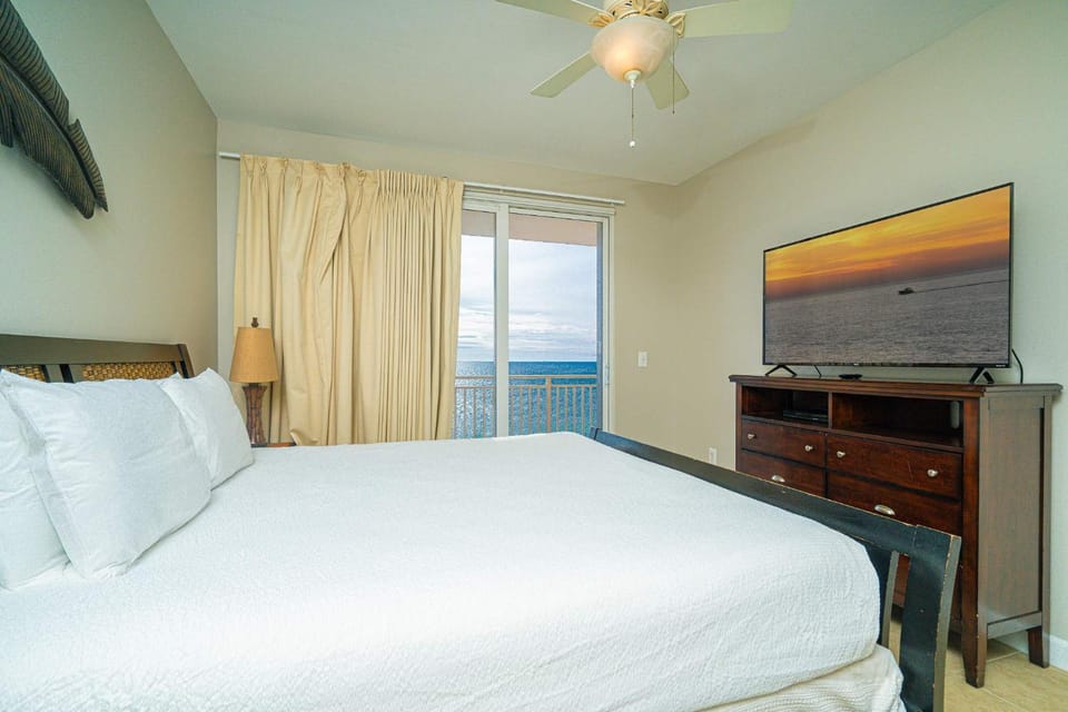 Beachfront Haven 2 BDR Kid-Friendly Resort House in Panama City Beach