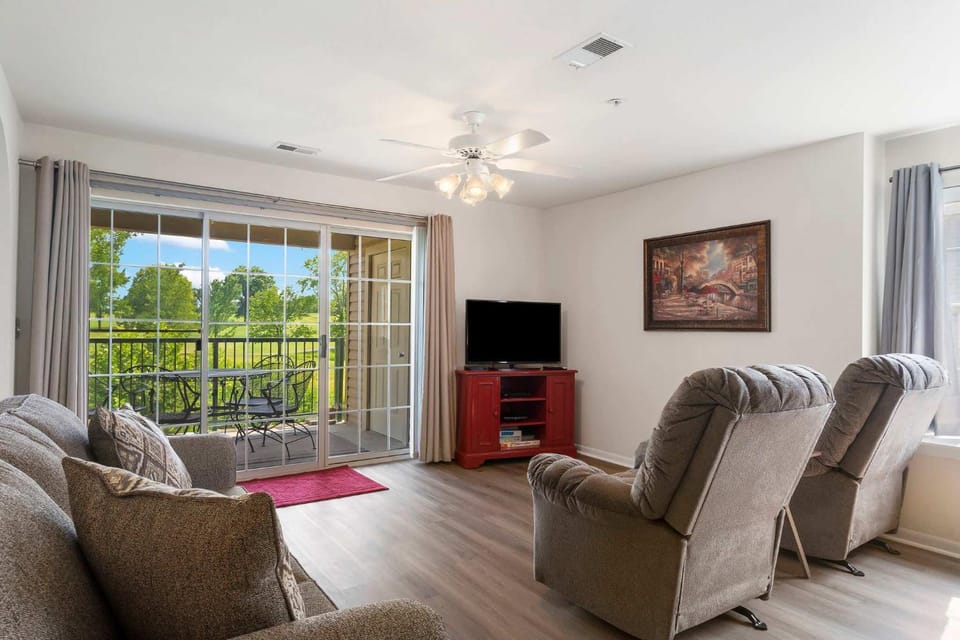 The Rockford Escape - Holiday Hills Branson - Golf Resort & Outdoor Pools House in Ozark Mountains